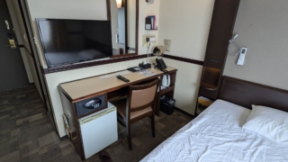 | ホテル名 | 住所 | 大学からの距離 | 大浴場 | | ----------------- | ----------------- | ------- | ----------- | | ホテルルートイン宇都宮ゆいの杜 | 栃木県宇都宮市ゆいの杜1-2-88 | 約8.5km | あり | | ホテル東日本宇都宮 | 栃木県宇都宮市上大曽町492-1 | 約10km | なし | | CANDEO HOTELS 宇都宮 | 栃木県宇都宮市東宿郷2-3-1 | 約12km | あり（最上階展望風呂） | | リッチモンドホテル宇都宮駅前 | 栃木県宇都宮市駅前通3-5-12 | 約12km | なし | | チサンホテル宇都宮 | 栃木県宇都宮市東宿郷2-1-1 | 約12km | なし | | スーパーホテル宇都宮 | 栃木県宇都宮市元今泉4-1-2 | 約12km | あり（男女別天然温泉） | | 東横INN宇都宮駅前 | 栃木県宇都宮市今泉町1-4 | 約12km | なし |